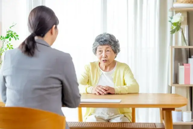 親が生前整理に消極的な場合、どのように説得すればいい？