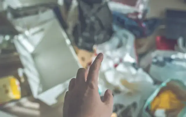 これだけは捨てろ！40代の生前整理で手放すべき4大荷物とは？