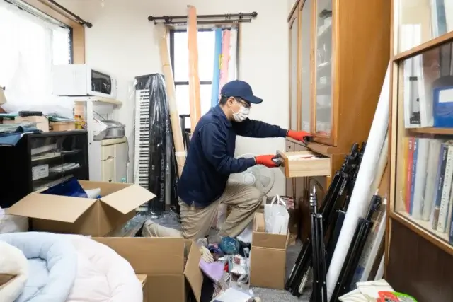 自分で立ち会えない場合や遠方からでもゴミ屋敷の清掃を依頼できる？
