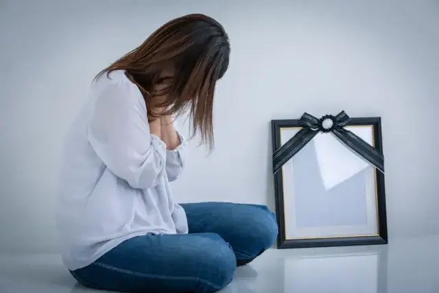 遺影はどう処分する?迷ったときに選べる安心の対応方法を解説