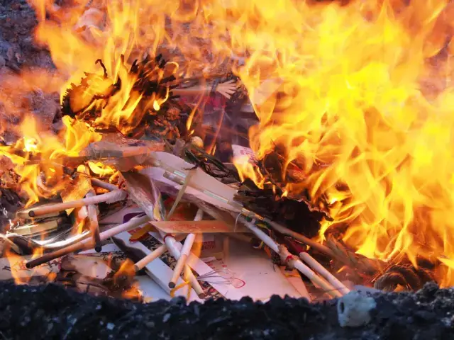 遺影の処分方法は?費用と手間を比較